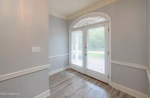 Entry Way - 100 Rolling Meadows Dr, Jackson, MS 39211 photo 2 of 3