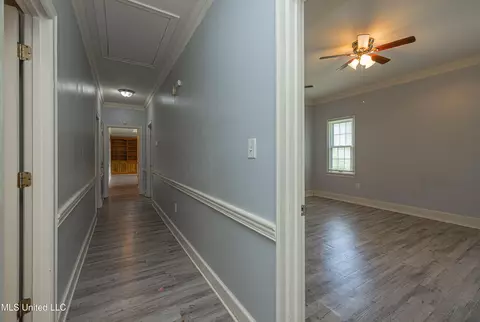 Entry Way - 100 Rolling Meadows Dr, Jackson, MS 39211 photo 3 of 3