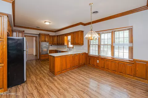 Kitchen - 100 Rolling Meadows Dr, Jackson, MS 39211 photo 3 of 4