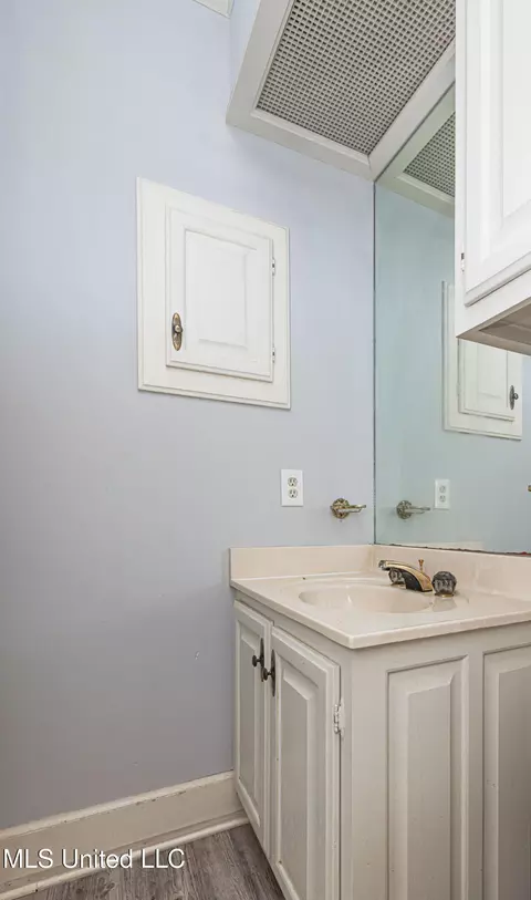 Bath - 100 Rolling Meadows Dr, Jackson, MS 39211 photo 1 of 3