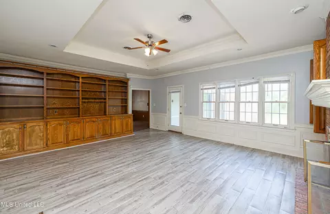 Living - 100 Rolling Meadows Dr, Jackson, MS 39211 photo 2 of 3