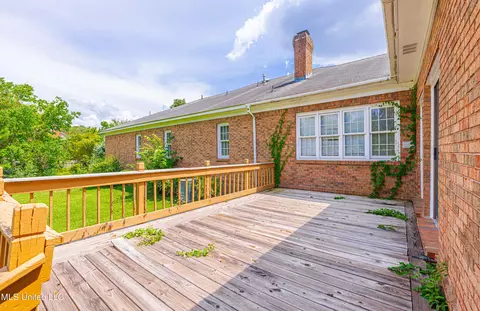 Exterior - 100 Rolling Meadows Dr, Jackson, MS 39211 photo 6 of 8