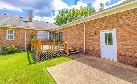 Exterior - 100 Rolling Meadows Dr, Jackson, MS 39211 photo 5 of 8