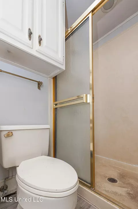 Bath - 100 Rolling Meadows Dr, Jackson, MS 39211 photo 3 of 3