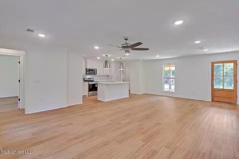 Living - 274 Morrison Rd, Florence, MS 39073 photo 3 of 5