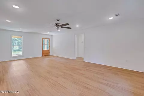 Living - 274 Morrison Rd, Florence, MS 39073 photo 2 of 5