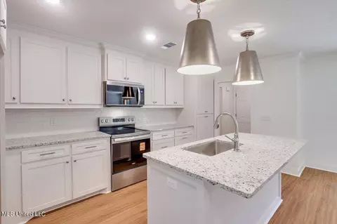 Kitchen - 274 Morrison Rd, Florence, MS 39073 photo 2 of 2