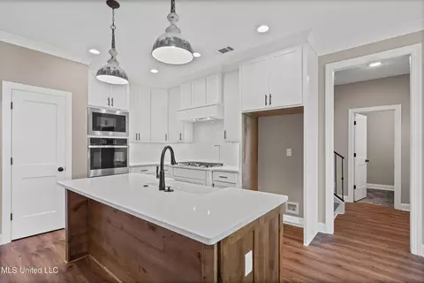Kitchen - 1688 Ashtons Lane Ln, Hernando, MS 38632 photo 1 of 2