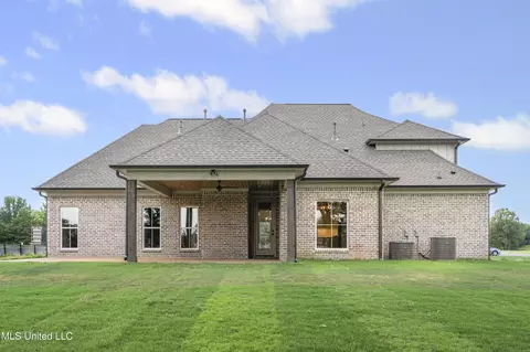 Exterior - 1688 Ashtons Lane Ln, Hernando, MS 38632 photo 4 of 4