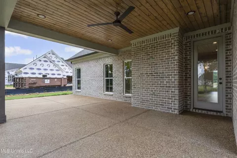 Exterior - 1688 Ashtons Lane Ln, Hernando, MS 38632 photo 3 of 4