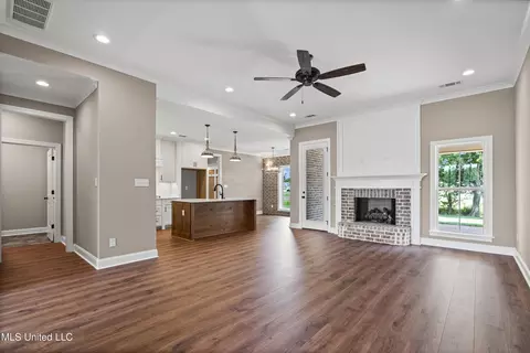 Living - 1688 Ashtons Lane Ln, Hernando, MS 38632 photo 1 of 2