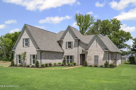 Exterior - 1688 Ashtons Lane Ln, Hernando, MS 38632 photo 2 of 4