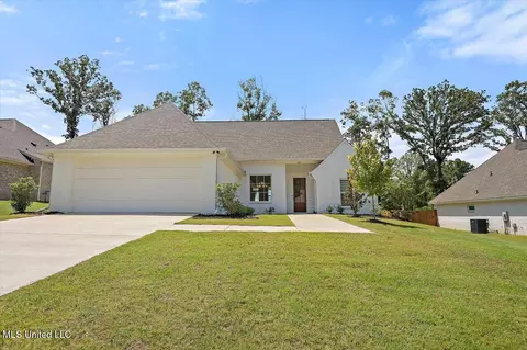 223 Crestwood Pl, Gluckstadt, MS 39110