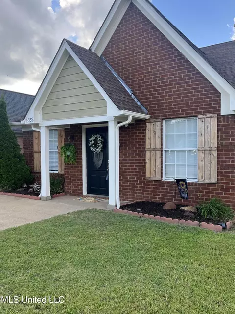 1652 Thomas St, Horn Lake, MS 38637