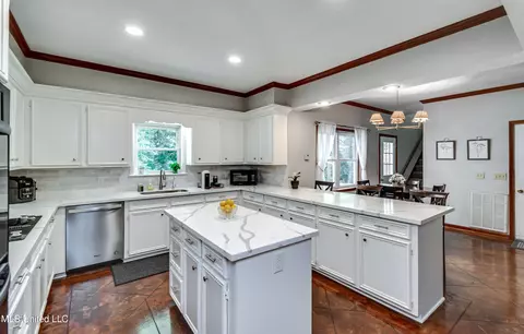 Kitchen - 556 Cliffview Dr, Brandon, MS 39047 photo 1 of 4