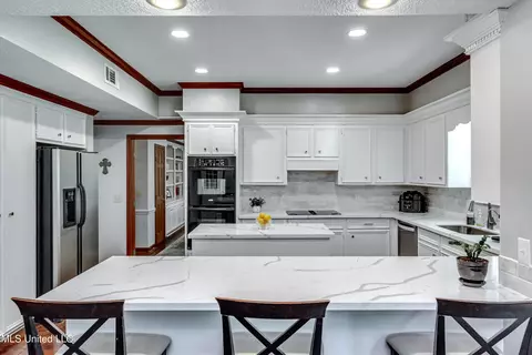 Kitchen - 556 Cliffview Dr, Brandon, MS 39047 photo 4 of 4