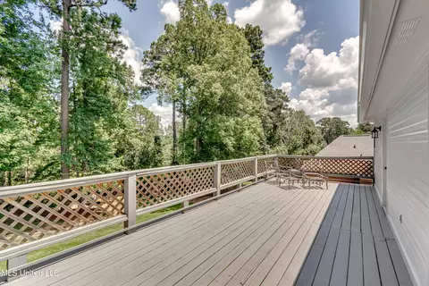 Exterior - 556 Cliffview Dr, Brandon, MS 39047 photo 9 of 10