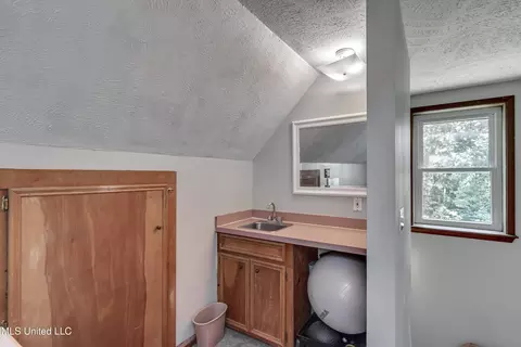 Other - 556 Cliffview Dr, Brandon, MS 39047 photo 8 of 9