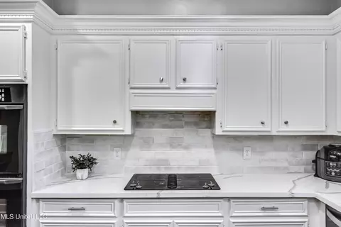 Kitchen - 556 Cliffview Dr, Brandon, MS 39047 photo 3 of 4