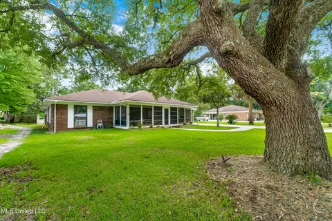 2513 Fairley Rd, Gautier, MS 39553