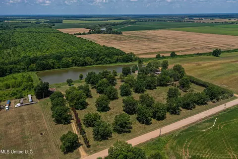 101 Tyler Ln, Sledge, MS 38670