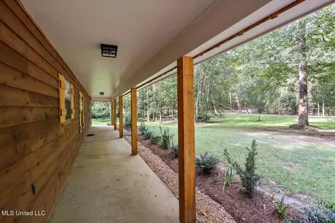 102 Hickory St, Brandon, MS 39042 photo 3