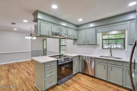 102 Hickory St, Brandon, MS 39042 photo 12