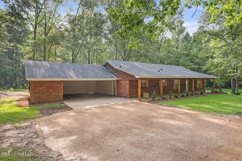 102 Hickory St, Brandon, MS 39042 photo 2