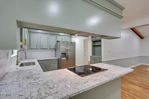 102 Hickory St, Brandon, MS 39042 photo 11