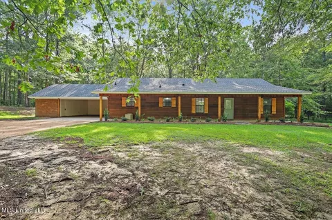 102 Hickory St, Brandon, MS 39042