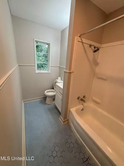 Bath - 335 Cummins St, Jackson, MS 39204 photo 1 of 2