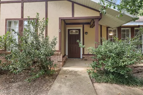 304 Trailwood Dr, Clinton, MS 39056