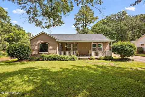 703 E Dinkins St, Canton, MS 39046