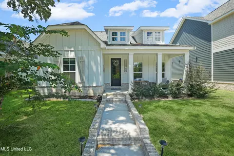 121 Grande View Dr, Biloxi, MS 39531