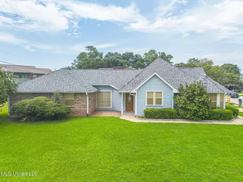2694 Broadwater Dr, Gulfport, MS 39507
