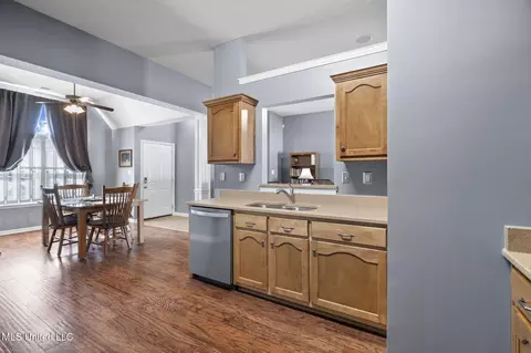 Entry Way - 7232 Maple Grove Rd, Olive Branch, MS 38654 photo 2 of 2