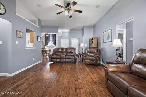 Living - 7232 Maple Grove Rd, Olive Branch, MS 38654 photo 1 of 1