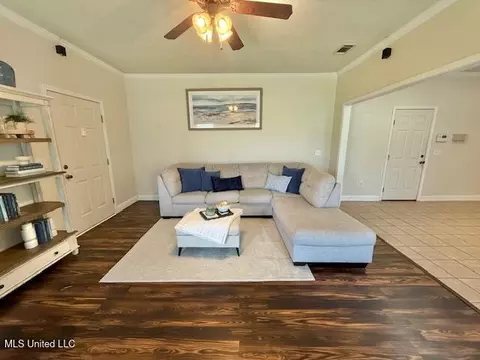 Living - 629 Westhill Rd, Brandon, MS 39042 photo 1 of 3