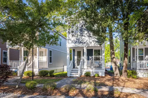 2207 Government St #19, Ocean Springs, MS 39564