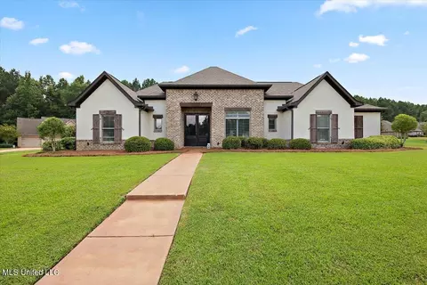 462 Edgewood Xing, Brandon, MS 39042