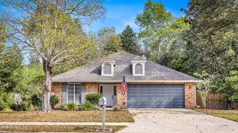 932 Bluff Rdg, Biloxi, MS 39532