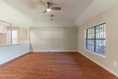 Living - 5232 Old Byram Rd, Byram, MS 39272 photo 2 of 6