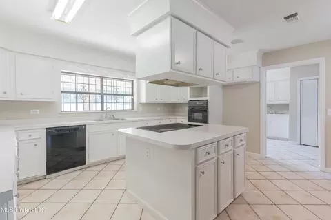 Kitchen - 5232 Old Byram Rd, Byram, MS 39272 photo 1 of 8