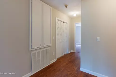 Entry Way - 5232 Old Byram Rd, Byram, MS 39272 photo 2 of 3