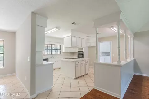Entry Way - 5232 Old Byram Rd, Byram, MS 39272 photo 1 of 3