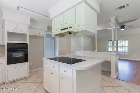 Kitchen - 5232 Old Byram Rd, Byram, MS 39272 photo 5 of 8