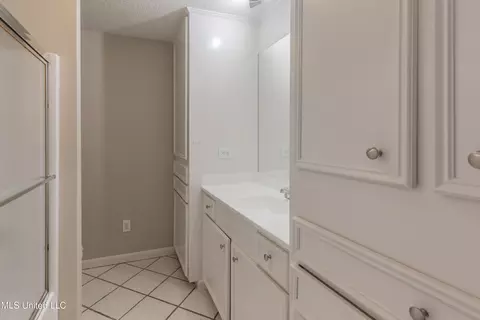 Bath - 5232 Old Byram Rd, Byram, MS 39272 photo 7 of 14