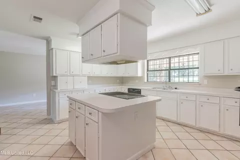 Kitchen - 5232 Old Byram Rd, Byram, MS 39272 photo 7 of 8