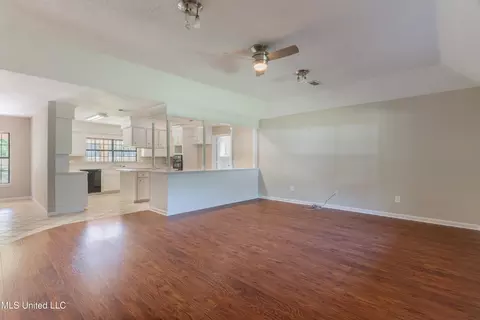 Living - 5232 Old Byram Rd, Byram, MS 39272 photo 1 of 6