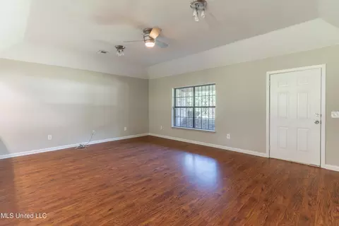 Living - 5232 Old Byram Rd, Byram, MS 39272 photo 3 of 6